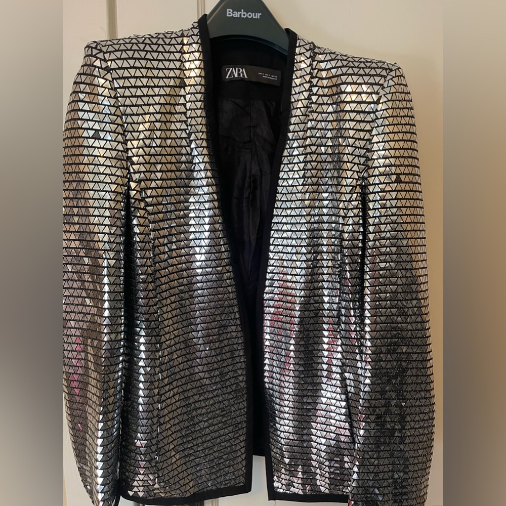 Zara size S silver sequin blazer shoulder pads metallic rare Trinny favorite